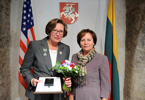 JAV ambasadorė Anne Elizabeth Derse atsisveikino su Lietuvos Krašto apsaugos ministre Rasa Juknevičiene