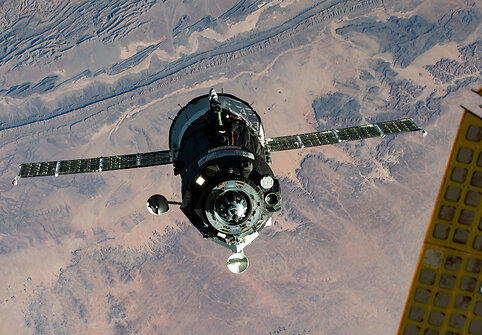 NASA astronautas Chrisas Cassidy ir rusų kosmonautai Anatolijus Ivanišinas bei Ivanas Vagneris nusileido Žemėje