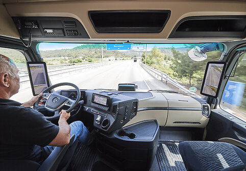 Konkurso &bdquo;Metų sunkvežimis&ldquo; dalyvis &bdquo;Mercedes-Benz Actros&ldquo;