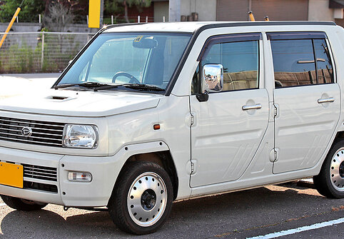 Daihatsu Naked Turbo F &ndash; atkreipkite dėmesį į gražius plieninius ratlankius. (Tennen-Gas, Wikimedia(CC BY-SA 3.0)