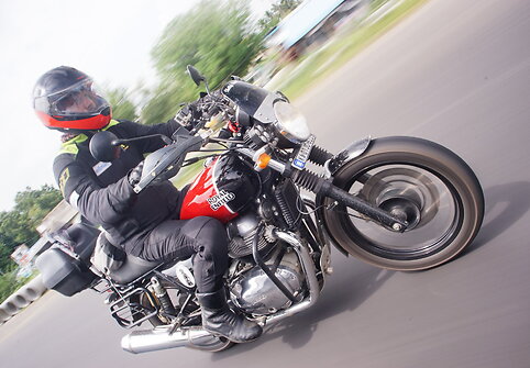 Karolis Mieliauskas ir &bdquo;Royal Enfield&ldquo;