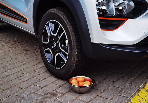 Vilniaus gatvių kokybės testas su Dacia Spring, pasitelkus kiau&scaron;inius prie&scaron; Velykas