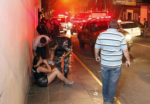 Brazilijoje, mieste Santa Maria klube &bdquo;Kiss&ldquo; kilęs gaisras nusine&scaron;ė kelis &scaron;imtus gyvybių