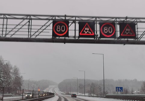 Lietuvos keliuose siaučia pūga: automagistralė Kaunas - Vilnius