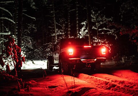 Pusnyse įstrigusių automobilių gelbėjimo akcija