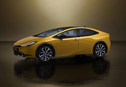 Penktos kartos &bdquo;Toyota Prius&ldquo; siūlomas ir kaip įkraunamas hibridas