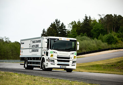 Vitoldas Milius elektriniu sunkvežimiu &bdquo;Scania&ldquo; siekė nuvažiuojamo atstumo rekordo