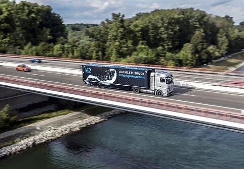 &bdquo;Daimler Truck&ldquo; vandeniliu varomas sunkvežimis &bdquo;GenH2&ldquo; pasiekė naują rekordą