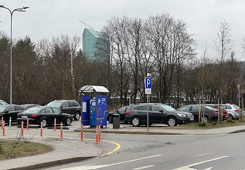 Automobilių statymo aikštelės G.Baravyko gatvėje Vilniuje prie „Forum Palace“