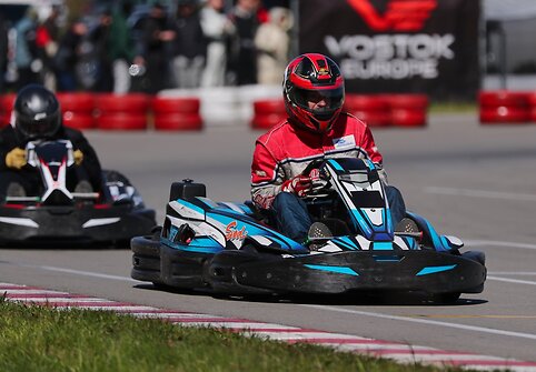 9 valandų i&scaron;tvermės varžybos kartingais Bačiūnų kartodrome