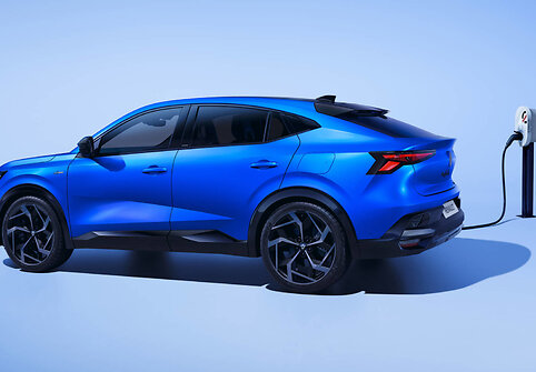 &bdquo;Alpine&ldquo; patirtimi praturtinta &bdquo;Renault&ldquo; naujiena &ndash; i&scaron; tinklo įkraunamas hibridas &bdquo;Rafale E-Tech 4x4 300 HP&ldquo;