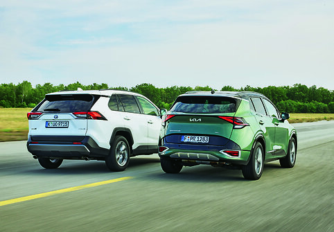 Toyota RAV4 ir KIA Sportage