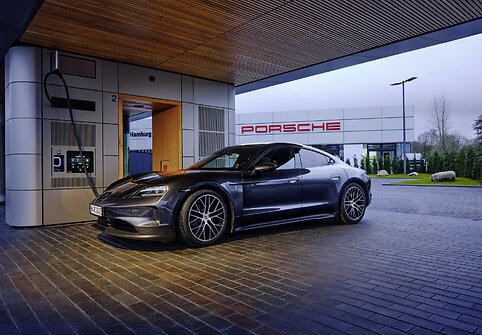Porsche elektromobilių įkrovimo centras Hamburge