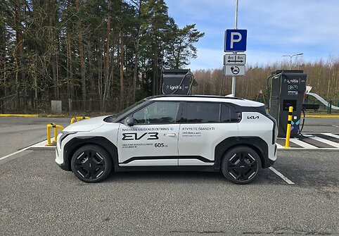 V.Miliaus kelionė elektromobiliu i&scaron; Vilniaus į Taliną