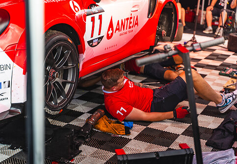 &bdquo;Antėja&ldquo; komandos &bdquo;Porsche&ldquo; remontas