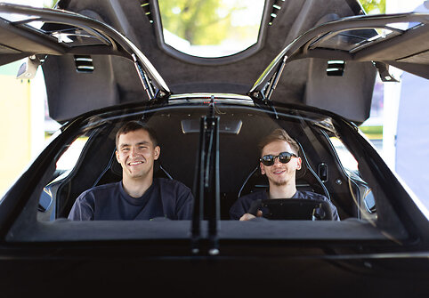Automobilio autoriai – Julius Garnelis ir Vėjas Pajarskas