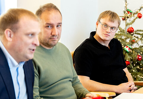 Autosporto atstovai Rokas Baciu&scaron;ka, Karolis Ramo&scaron;ka, Nerimantas Jucius, Albertas Veliamovičius Lietuvos Vyriausybėje