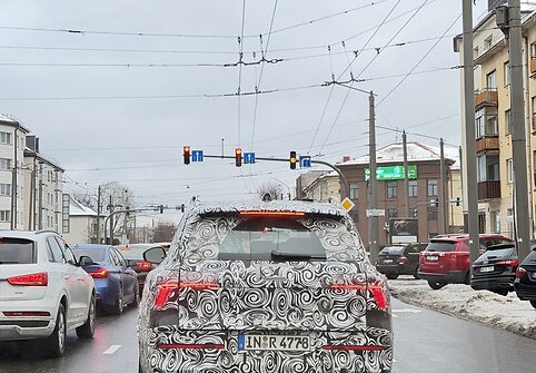 Užmaskuoti Audi visureigiai Vilniaus ir Kauno gatvėse