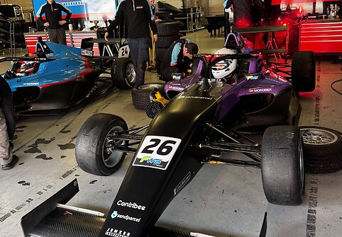 Lietuvos lenktynininkai Markas Šilkūnas ir Tomas Rudokas Portugalijos Portimao trasoje vykusiame antrajame F4 „Winter Series“ etape