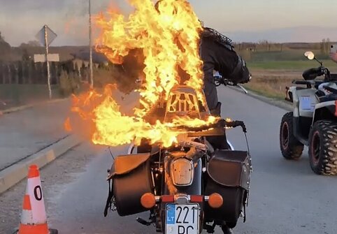 Rytis Rafaelis Mežonis užfiksavo ekstremalų rekordą, važiuodamas motociklu