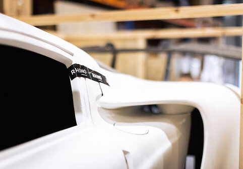 Lietuviško automobilio „Rhino RR01“ supakavimas ir siuntimas