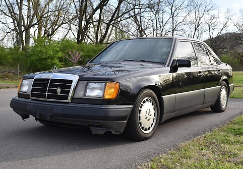 Aukcione parduodamas Mercedes 300D W124