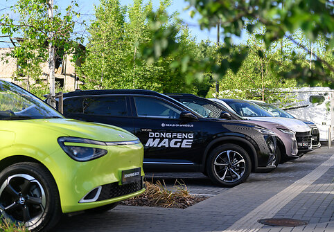 „Deals on Wheels“ – „Dongfeng“ oficiali atstovė