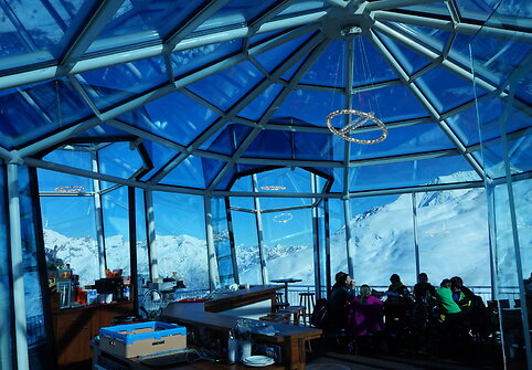Slidinėjimas Austrijos Išgle (Ischgl): vaizdas iš „Sky baro“ See regione.