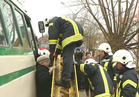 Autobuso ir sunkvežimio avarija &Scaron;ilutėje