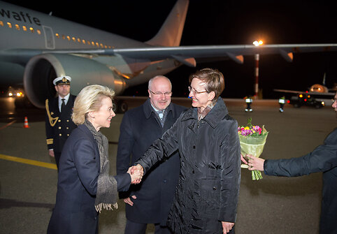 Į Lietuvą atskrido Vokietijos gynybos ministrė dr. Ursula von der Leyen  2015 m. balandžio 14 d. 