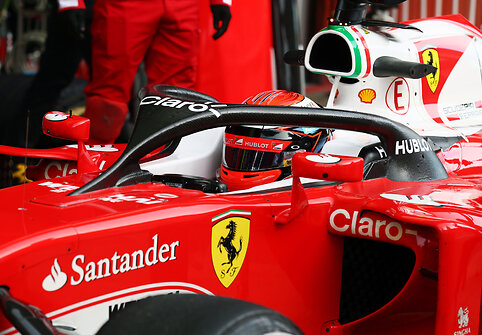 „Ferrari“ išbandė galvos apsaugos sistemos prototipą