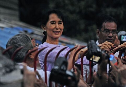Aung San Suu Kyi paleista iš namų arešto