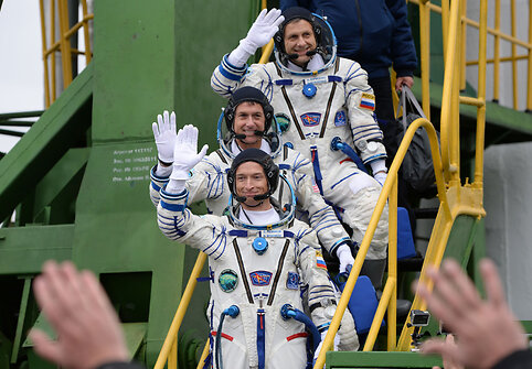 Amerikietis astronautas Shane'as Kimbrough ir rusai kosmonautai Sergejus Ryžikovas bei Andrejus Borisenka