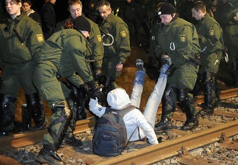 Žaliųjų protestas Vokietijoje prie&scaron; branduolinių atliekų gabenimą