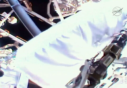 Astronautė Peggy Whitson ir kosmoso naujokas Jackas Fischeris i&scaron;ėjo į atvirą kosmosą