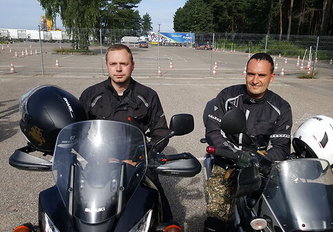  &bdquo;Mototurizmo ralio&ldquo; daugkartiniai dalyviai, &scaron;ių metų renginio ambasadoriai &ndash; Mindaugas Kazlauskas ir Henrikas Pupelis.