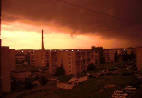 Birutė Pagiriuose nufotografavo purpurinį dangų