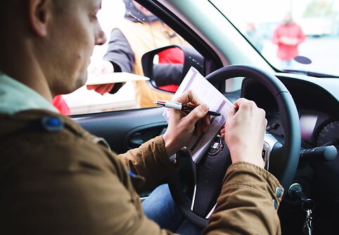 Techninė automobilio patikra Havre, prie&scaron; i&scaron;vyks tant į Dakarą 