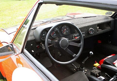 Interjeras buvo labai paprastas, bet juk 914 buvo pigiausias to laiko Porsche. (Abehn, Wikimedia)
