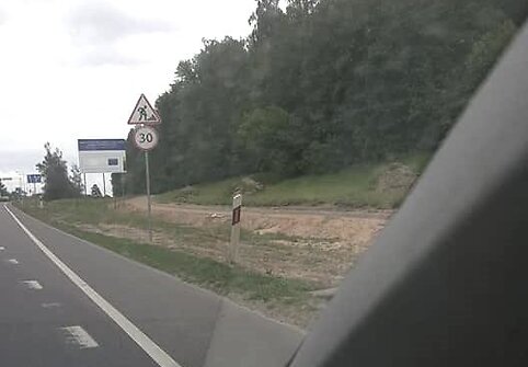 Laikini greitį ribojantys ženklai Oslo gatvėje, važiuojant nuo Gariūnų Vilniuje