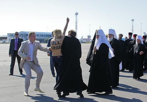&bdquo;Femen&ldquo; aktyvistės nepraleido progos surengti i&scaron;puolį prie&scaron; patriarchą Kirilą.