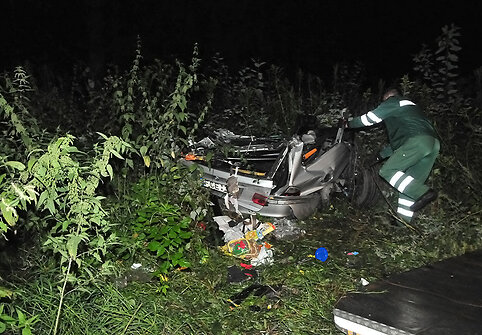 Automobilio galinė dalis avarijos vietoje