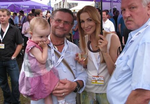 Antanas ir Daina Bosai su dukrele