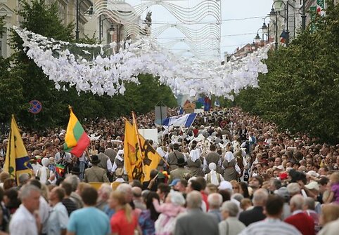 Tūkstantmečio dainų šventės eitynių akimirkos.