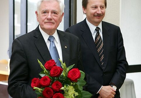 Paskutinę savo darbo dieną kadenciją baigiantis prezidentas Valdas Adamkus Vyriausybės rūmuose atsisveikino su kabineto nariais bei kanceliarijos darbuotojais. 