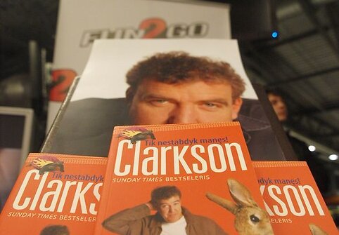 Penktadienio vakarą prekybos centre &bdquo;Panorama&ldquo; buvo pristatyta Jeremy Clarksono knyga &bdquo;Tik nestabdyk manęs!&ldquo;. 