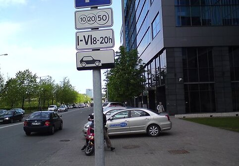A.Goštauto gatvėje ištuštėjusios mašinų stovėjimo aikštelės.
