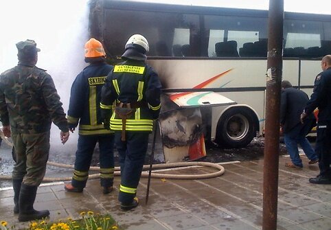 Degantis autobusas