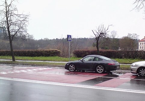 Pažeidėjo 2006 metų laidos kupė &bdquo;Porsche 911 Carrera 4S&ldquo;. 
