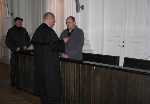 Kaltinamasis M.Belkevičius su advokatu.